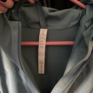 Lulu lemon rain coat